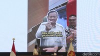 Setelah itu Dasco memutar contoh video untuk mengembalikan serangan dengan konten serupa. Video itu juga nampak diputar tepat di depan Prabowo Subianto.