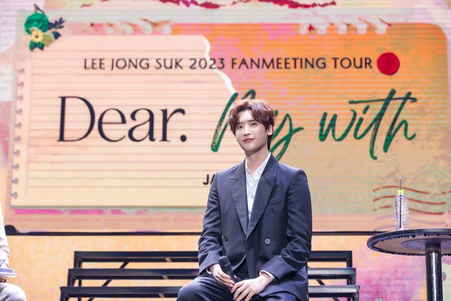 Lee Jong Suk kembali menyapa penggemar Indonesia saat menggelar fanmeeting bertajuk ’Dear. My With’ pada Sabtu (15/07/2023). Foto: dok. Applewood