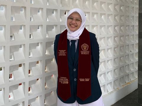 Mahasiswi Universitas Brawijaya (UB) Azzara Aji Syahputri tidak menyangka dirinya meraih IPK tertinggi yakni 3,97. Bahkan mahasiswi Fakultas Ilmu Komputer ini diterima di dua perusahaan Jepang, yakni Niterra dan Kubota sebagai software engineer.