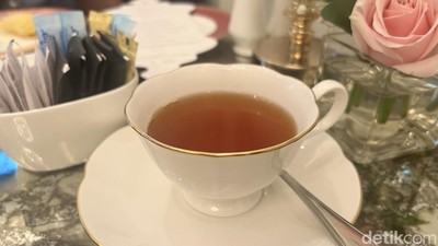 Menikmati Afternoon Tea Spesial dengan Kue Khas Turki di Kafe Jakarta