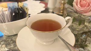 Menikmati Afternoon Tea Spesial dengan Kue Khas Turki di Kafe Jakarta