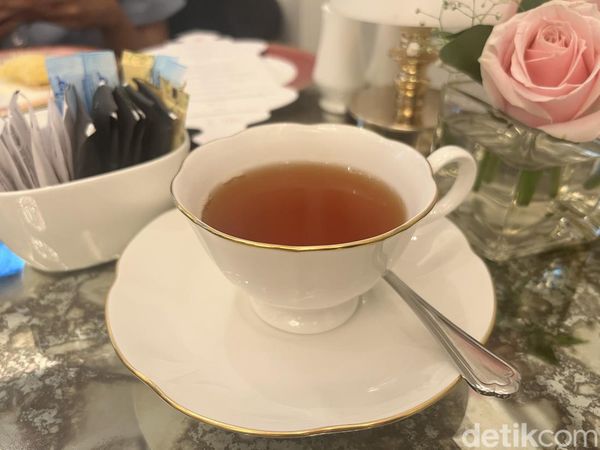 Menikmati Afternoon Tea Spesial dengan Kue Khas Turki di Kafe Jakarta