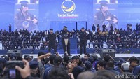 Paloh lalu mengungkit partainya mengerahkan dukungan kepada Jokowi di Pilpres 2014. Dia mengatakan dukungan itu diberikan dengan totalitas. 