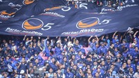 Hampir seluruh kursi penonton di tribun sudah terisi oleh kader Nasdem dan relawan Anies. Mereka yang hadir terdiri dari berbagai kalangan mulai dari anak muda hingga orang tua.