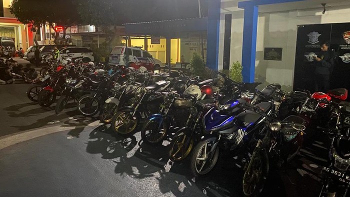 Motor Bodong dan Berknalpot Brong Diamankan ke Mapolres Blitar Kota