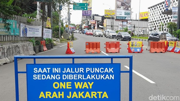 One way Puncak Bogor.