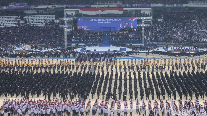 Partai NasDem menggelar Apel Siaga Perubahan di Stadion Utama Gelora Bung Karno. Kegiatan dibuka dengan parade budaya, Minggu (16/7/2023).