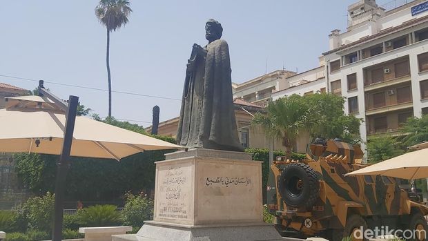 Patung Ibnu Khaldun di Tunisia (Dwi Andayani/detikcom)