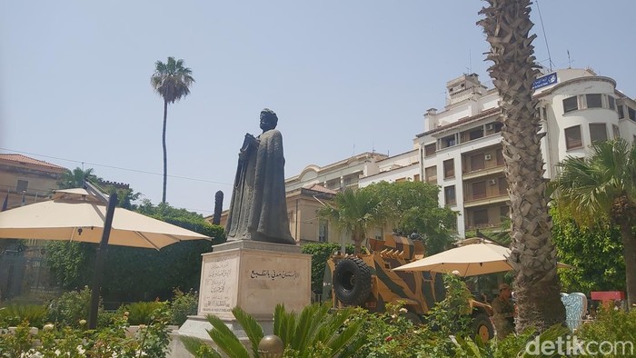 Patung Ibnu Khaldun di Tunisia (Dwi Andayani/detikcom)