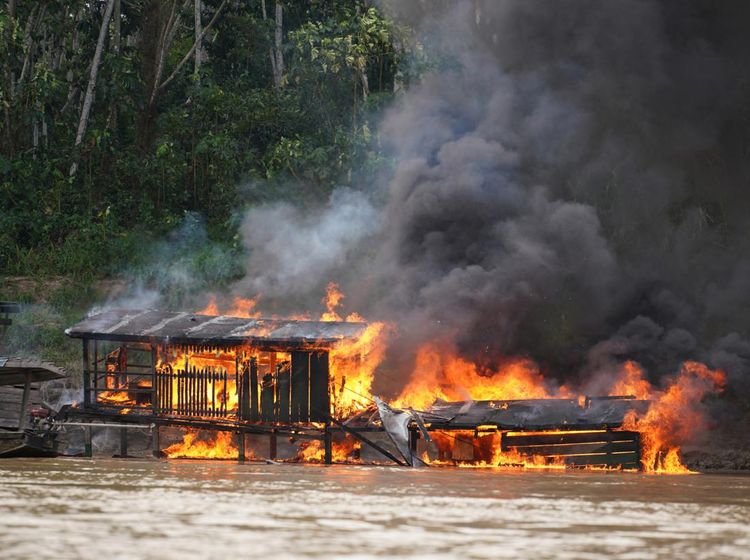 Penambang Emas Ilegal Bolivia Digerebek, 57 Orang Ditangkap-Kapal Dibakar