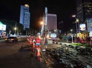 14 Koridor Jalur Bus TransJakarta Dipermak Pakai Semen Ajaib