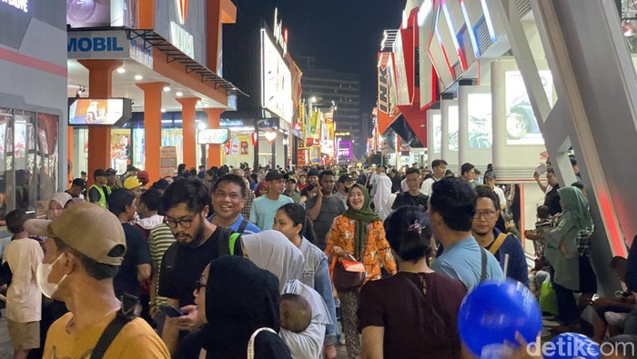 PRJ di hari terakhir disambut antusias warga yang membludak (Devi/detikcom)