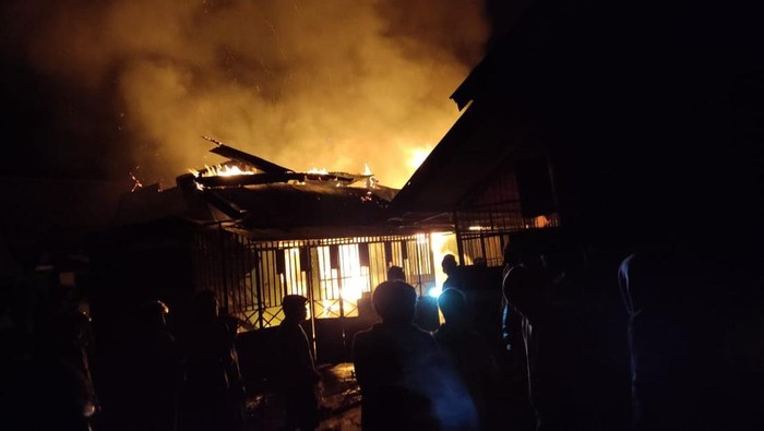 Salah satu kios yang hangus dilahap api di Pasar Jibama, Wamena, Papua Pegunungan.