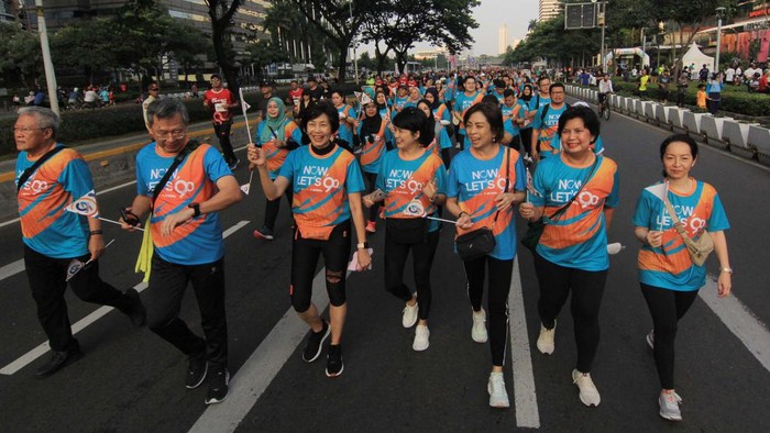 Serunya Jalan Santai di Kawasan Sudirman Jakarta PT Asuransi Jiwa BCA (BCA Life) menggelar kegiatanΒ fun walkΒ bertajuk Now Lets Go Ultima Race 2023 dalam rangka memperingati HUT ke-9 BCA Life sebagai upaya mengajak masyarakat untuk menjaga kesehatan dan keuangan keluarga, Minggu (16/7/2023).