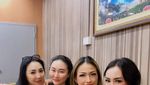 Shinta Bachir Saat Kulineran di Bali dan Nongkrong Cantik Bareng Sahabat