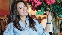 Shinta Bachir merupakan sosok aktris yang juga seorang model. Ia diketahui baru menikah lagi 4 bulan lalu dan kini menggugat cerai sang suami. Foto: Instagram @shinta_bachir86