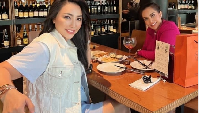 Momen makan mewah di sebuah restoran juga pernah diunggah oleh Shinta Bachir. Ia dan sahabatnya makan di sebuah restoran dengan memesan menu fish and chips. Foto: Instagram @shinta_bachir86