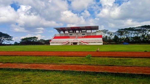 Situasi di stadion I Gusti Ketut Jelantik (IGKJ), Karangasem Minggu (16/7/2023) sore setelah ditutup untuk aktivitas masyarakat umum. (I Wayan Selamat Juniasa)