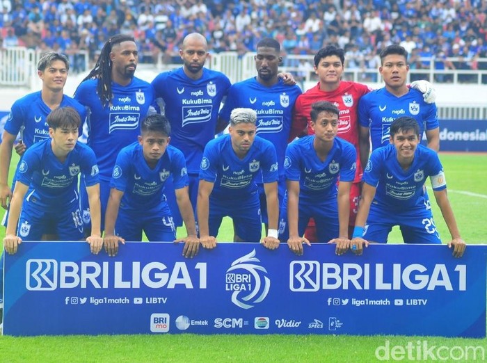 Skuad PSIS melawan Persebaya di Stadion Jatidiri Semarang, Minggu (16/7/2023).