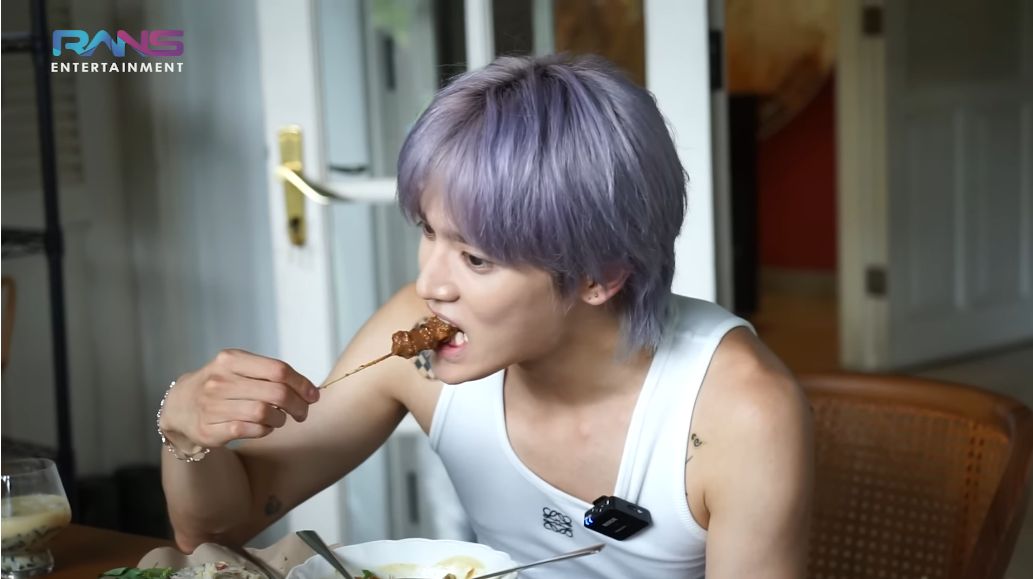 Taeyong NCT cicip cendol hingga bebek asap dari Rojo Sambel