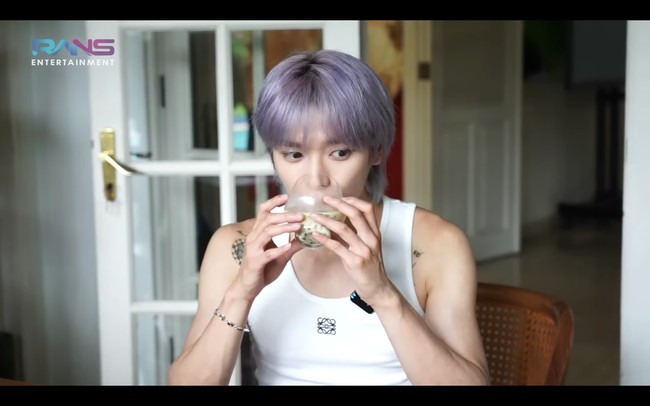 Taeyong NCT mengaku sangat suka cendol. Bahkan sebelum ke rumah Raffi-Nagita sudah mencicipinya di hotel. Foto: dok. YouTube Rans Entertainment