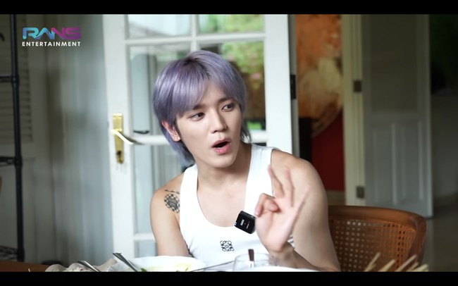 Saat diminta untuk menyebutkan tiga lagu favorit dari album solonya, Taeyong NCT memilih SHALALA, GWANDO, dan RUBY.  Foto: dok. YouTube Rans Entertainment