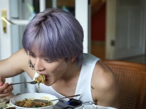 Taeyong NCT Cicip Rojo Sambel hingga Cendol di Rumah Raffi-Nagita