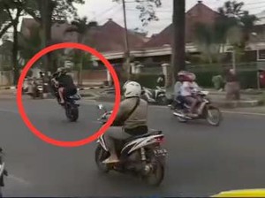Aksi Freestyle Biker di Malang saat Jalanan Ramai Berujung Tilang-Minta Maaf