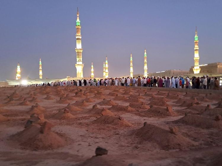 Ziarah ke Pemakaman Keluarga dan Sahabat Nabi di Baqi Madinah