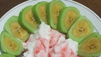 Di Ciputat bisa cicip Es Pisang Ijo Don Don. Pembeliannya via ojek online dengan harga mulai dari Rp 20 ribu. Selain yang original, ada varian kacang ijo hingga durian. Ilustrasi: pebiruswin