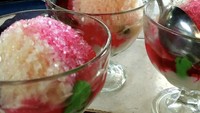 Mamink Daeng Tata di Tebet terkenal dengan makanan Makassar-nya yang lezat. Di sini juga ada pisang ijo seharga Rp 22 ribuan. Pisangnya mantap, bisa tanduk atau raja. Foto: mamink_daengtata