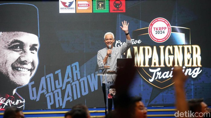 Ganjar Pranowo menghadiri pelatihan juru kampanye untuk pemenangan Ganjar di Jakarta, Senin (17/7/2023). Begini potretnya.