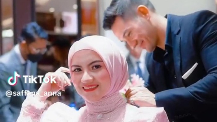 Andrew White dan Saffana Anna