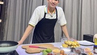 Di sela-sela kesibukannya, presenter berusia 30 tahun ini juga masih menjalankan hobinya yaitu memasak. Foto: Instagram @anwar_bab