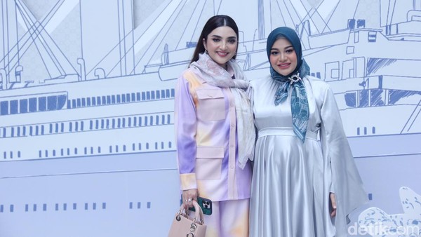 8 Foto Kedekatan Artis & Anak Sambung, Jadi Bukti Ibu Tiri Bisa Bak Malaikat