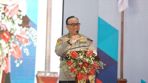 Asisten Kapolri bidang Sumber Daya Manusia (As SDM), Irjen Dedi Prasetyo, beda buku 'Keadilan Restoratif: Strategi Transformasi menuju Polri Presisi' di Universitas Islam Sultan Agung (Unissula), Semarang, Jawa Tengah (Jateng).
