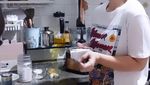 Hobi Masak, Ini Momen Asmirandah saat Sibuk di Dapur