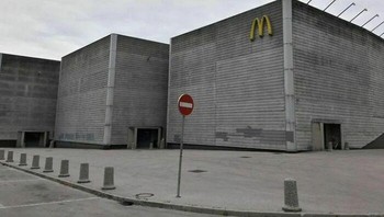 Berani makan di gerai McDonalds ini? Foto: Instagram/evilbuildings1