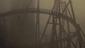 Kamu berani menaiki roller coaster ini. Foto: Instagram/evilbuildings1