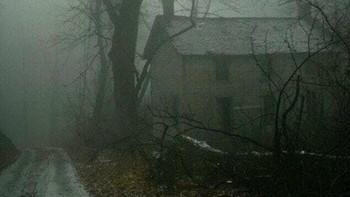 Suasananya seperti di Silent Hill ya. Foto: Instagram/evilbuildings1