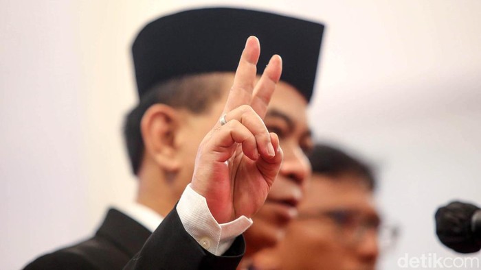 Budi Arie Setiadi resmi dilantik Presiden Joko Widodo sebagai Menteri Komunikasi dan Informatika di Istana Negara, Jakarta, Senin (17/7/2023). Ia menggantikan Johnny G Plate yang menjadi tersangka korupsi BTS 4G.
