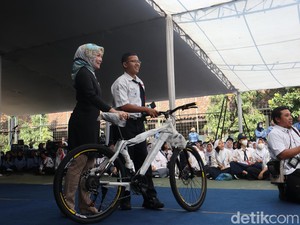Hadiah Sepeda Bagi Rusel dan Daffa dari RK di Hari Pertama Sekolah