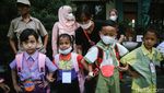 Ekspresi Siswa Baru SD Saat Hari Pertama Masuk Sekolah