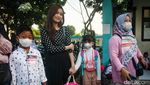 Ekspresi Siswa Baru SD Saat Hari Pertama Masuk Sekolah