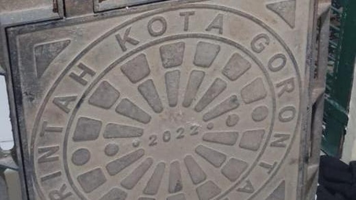 Pria berinisial FH (41) di Kota Gorontalo ditangkap polisi terkait kasus pencurian grill manhole atau penutup saluran drainase.