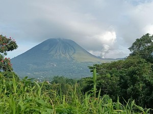 Badan Geologi: Waspada Potensi Erupsi Freatik Gunung Lokon Sulut