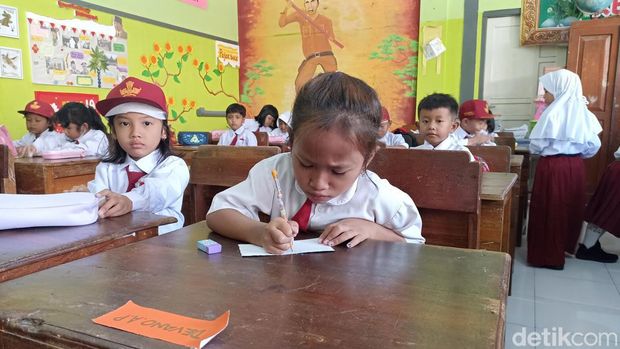 Hari pertama MPLS siswa baru SD di Kota Blitar