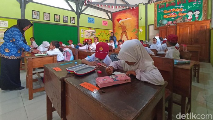 Hari pertama MPLS siswa baru SD di Kota Blitar