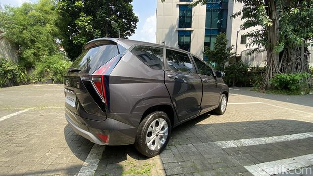 Hyundai Stargazer Essential.