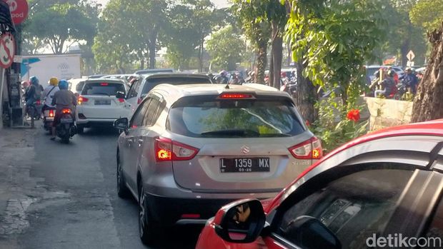 jalanan sidoarjo hingga surabaya macet